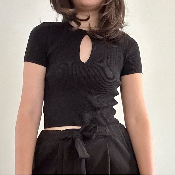 NWOT Bershka ribbed black crop top with key hole  - M - Picture 2 of 14